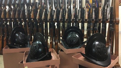 Schweizergarde: Neuer 3D-Helm für traditionsbewussten Korps