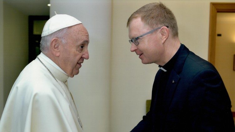 Archivbild: Papst Franziskus und Pater Hans Zollner