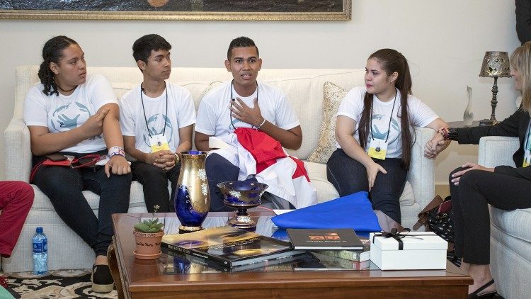Chicos de Panamá,Haití y Honduras de Scholas con el Papa