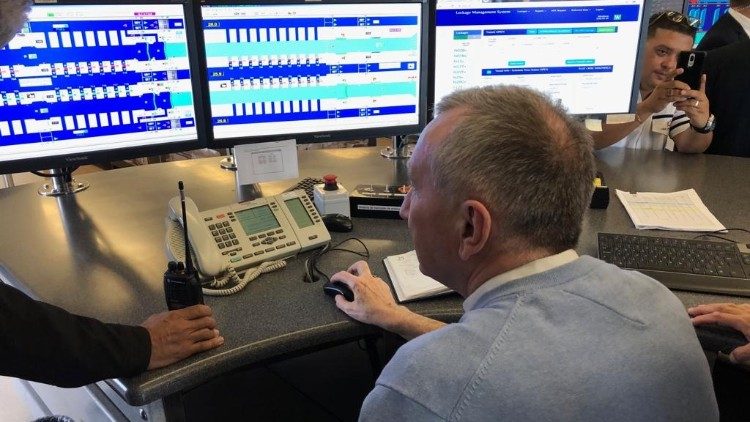 Il cardinale Parolin al posto di comando delle chiuse del canale di Panama