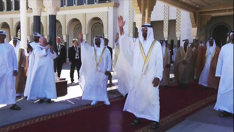 Cerimônia de despedida no Aeroporto de Abu Dhabi