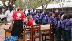 P1070462 pomocky skola v Unne-AEM.jpg