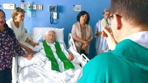 Il Papa toglie le sanzioni canoniche a padre Ernesto Cardenal