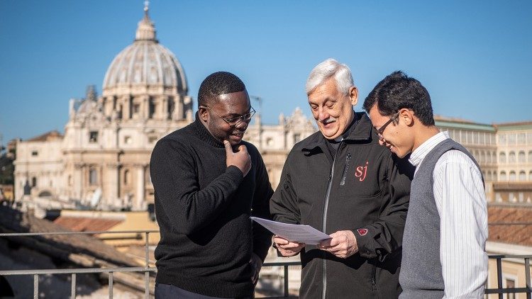 P. Arturo Sosa Abascal, vrhovni poglavar Družbe Isusove (u sredini)