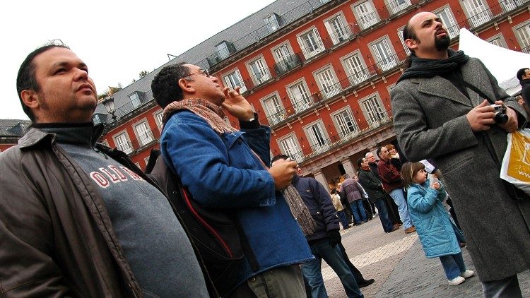 Guillermo Anderson antes de un concierto. en Europa con  Max Urxo y Manuel López 