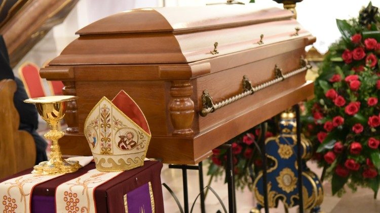 Łomża: uroczystości pogrzebowe bp. Stefanka