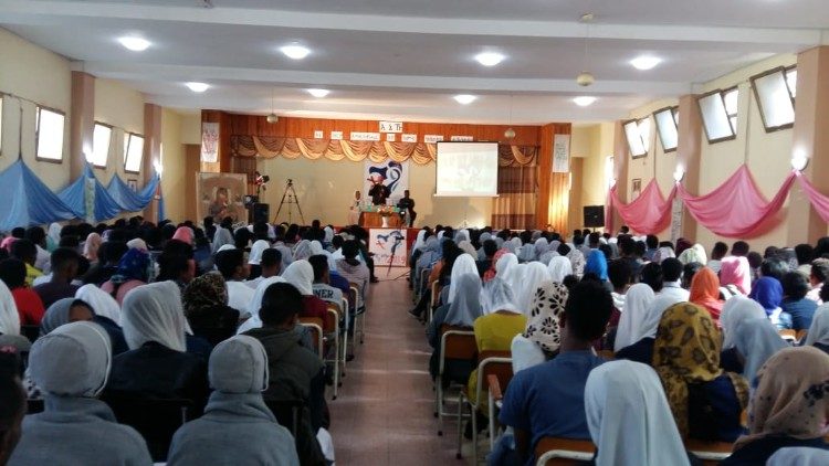 Une conférence du nonce apostolique pour les jeunes Érythréens.