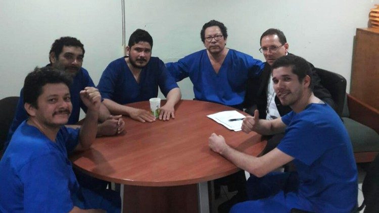 Nuncio Apostólico visita presos  políticos de las cárceles masculina y femenina