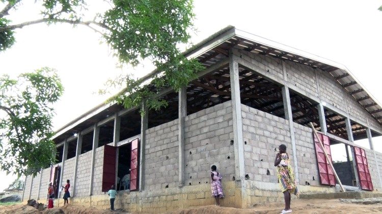 L’ARCHIDIOCESE DE DOUALA EN CHANTIER ( P. V. Mendogo)