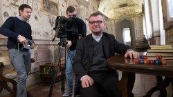 2018.03.13 libro tweet latino_02.jpg