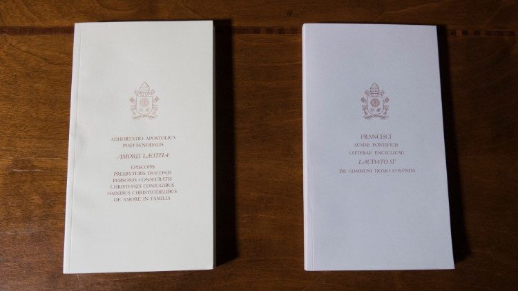 Versioni latine di recenti Documenti di Papa Francesco: Amoris laetitia e Laudato si’