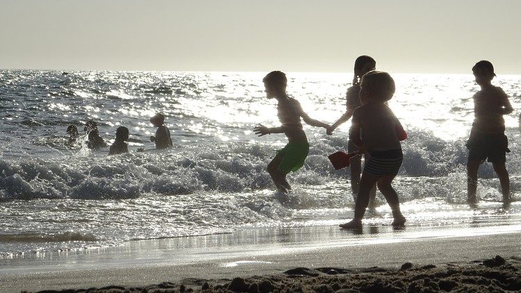 As crianças "deveriam ter, de modo particular, o direito de esperar", afirma o Rev. Tveit