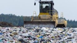 landfill-879437_1920.jpg