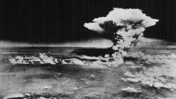 Atomic_cloud_over_Hiroshima_(from_Matsuyama).jpg