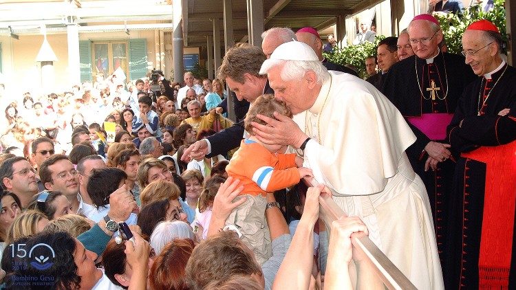 OPBG 150 - Watermark - Benedetto XVI visita 2005 seconda.jpg