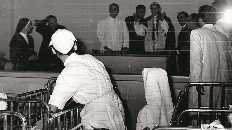 OPBG 150 - Watermark - Paolo VI visita 1968 BN.jpg