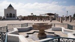 Marocco Rabat spianata della Moschea Hassan 015.jpg