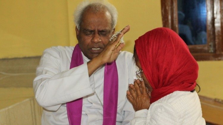 A faithful at the Sacrament of Reconciliation in Miao Diocese, India on March 29, 2019. 