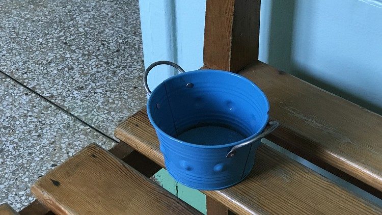 04 Deca Temara - La ciotola per pagare le cure al dispensarioAEM.jpg