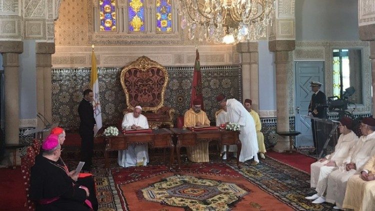 Le Pape François et le roi du Maroc lors de la signature de leur appel conjoint pour Jérusalem.