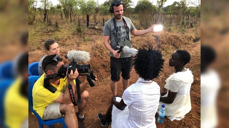2019.04.12 Equipo técnico  de Misiones Salesianas y la ong Jóvenes y Desarrollo preparando el nuevo documental para octubre