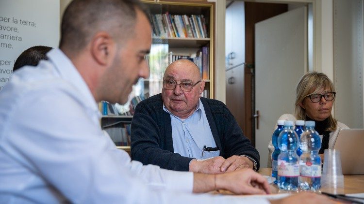 Padre Paolo Costantini nella redazione della rivista Africa