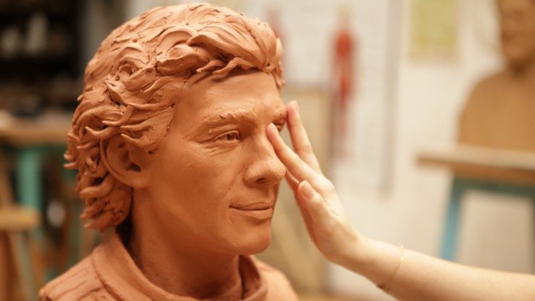 2019.04.15 immagini dell'artista paula senna mentre realizza l'opera