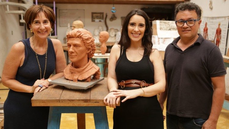 2019.04.15 immagini dell'artista paula senna mentre realizza l'opera