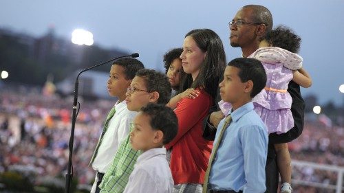 El Papa al inicio del Año de la Familia: defendamos la belleza de la familia