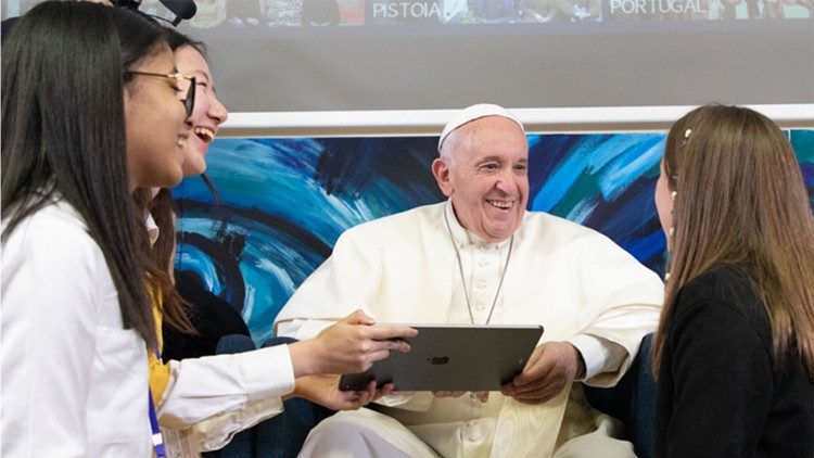 Nicole, Liuren y Matilde con el Papa