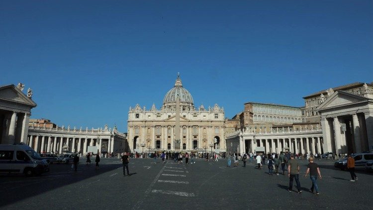 Antonella Sciarrone Alibrandi é membro do Conselho diretivo da AIF e Raffaella Vincenti é chefe da Biblioteca Apostólica Vaticana 