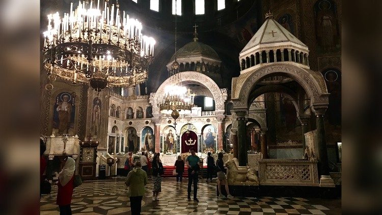 Interno della cattedrale Aleksandr Nevskji
