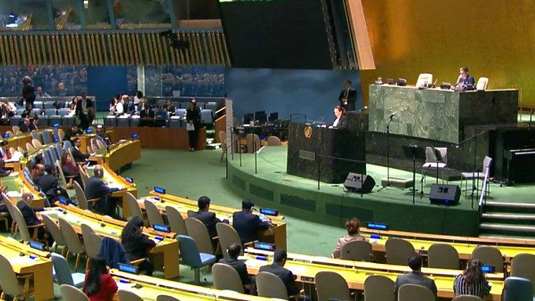 The UN commemorates  victims of Sri Lanka's Easter Sunday terrorist attacks. 