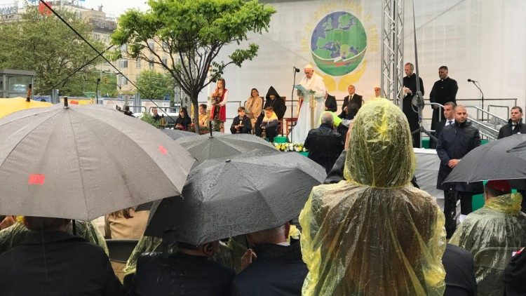 2019.05.06 Viaggio apostolico Papa Francesco Bulgaria Incontro pace 21.JPG
