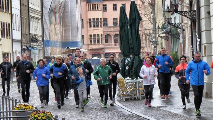 Gruppe LäuftAEM.jpg