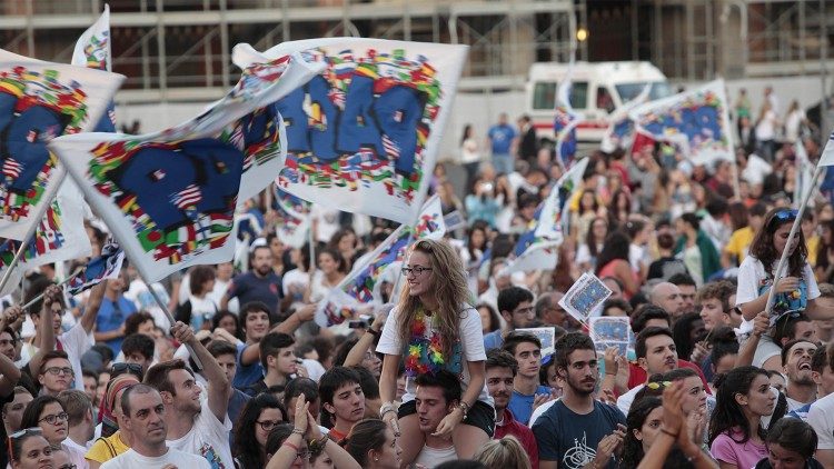Giovani partecipanti alle manifestazioni per la pace del Sermig