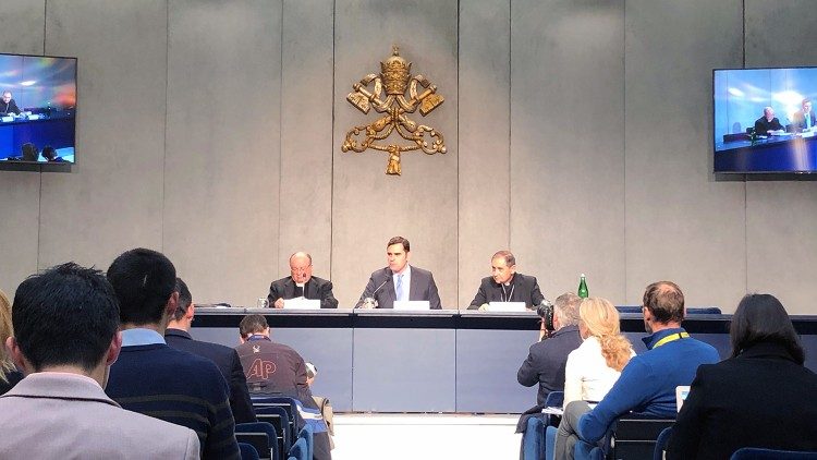 Conferenza stampa in Sala Stampa Vaticana