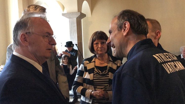 Athletica Vaticana accoglienza municipio Wittenberg 2.JPG