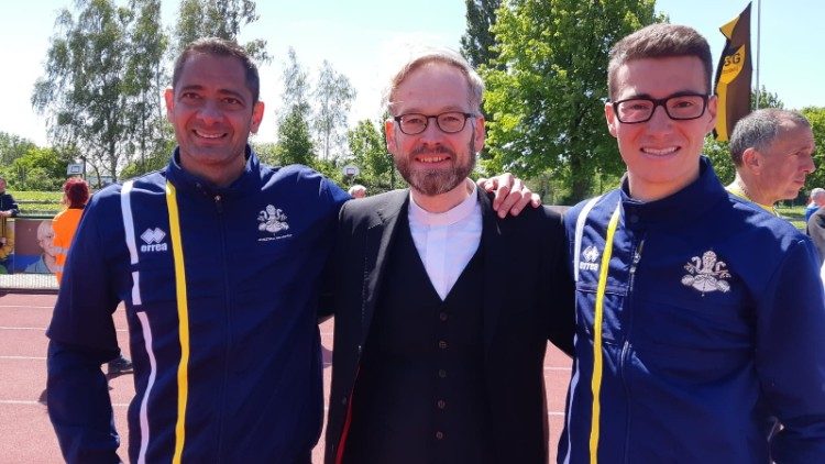 Athletica Vaticana Wittenberg gara mezzamaratona 12 maggio1.JPG