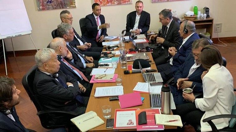 También participó un grupo de economistas e investigadores de Scholas Cátedras, encabezados por el Prof. Angelo Paletta, de la Universidad de Bologna, Italia