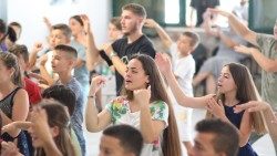 Ambasadorëve të Paqe Bilinisht (Ambasadori di Pace) bambini ragazzi da Blinisht Albania.jpg