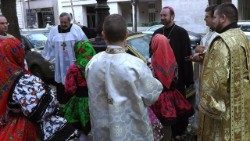 SE Claudiu in mezzo alla gente 23.jpg