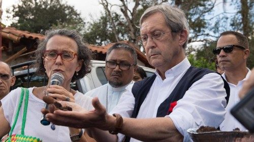 Brasile, ai sopravvissuti del disastro di Brumadinho la croce del Papa