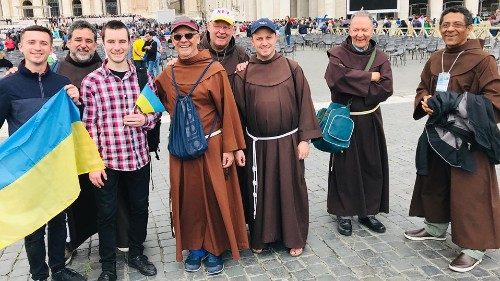 Папа призвал терпеливо взращивать искусство церковного общения