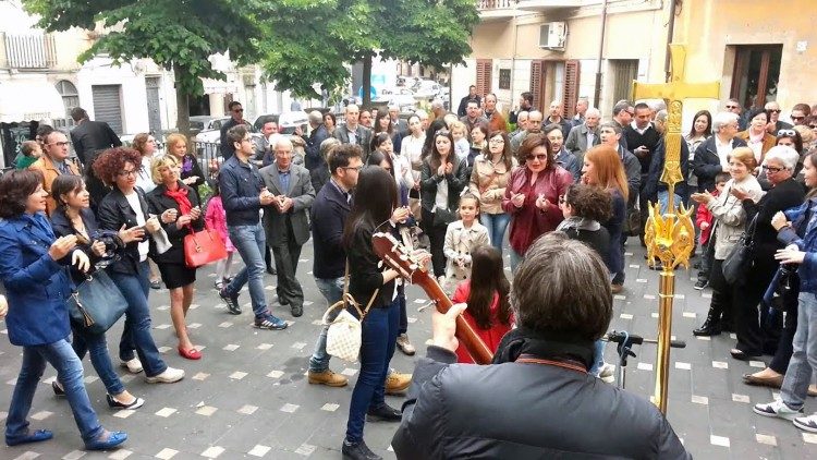 La missione del Cammino neocatecumenale in una piazza di Roma