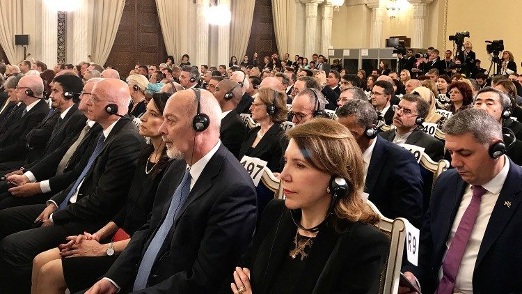 04 Deca Papa palazzo presidenzialeAEM.jpg