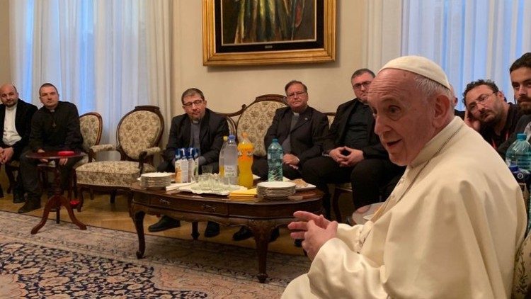 Le Pape en dialogue avec les jésuites de Roumanie, le 31 mai 2019 à la nonciature apostolique de Bucarest.