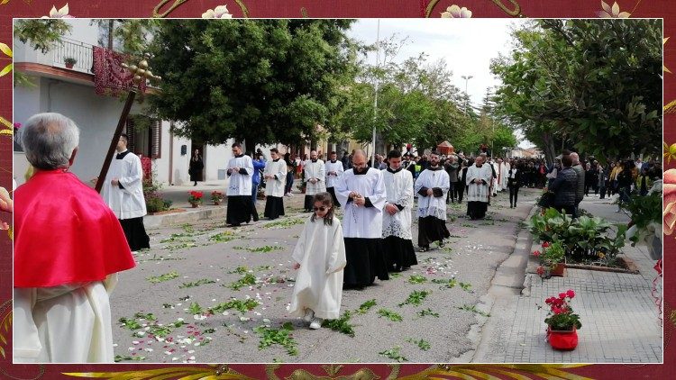 Processione arrivo spoglie.jpg