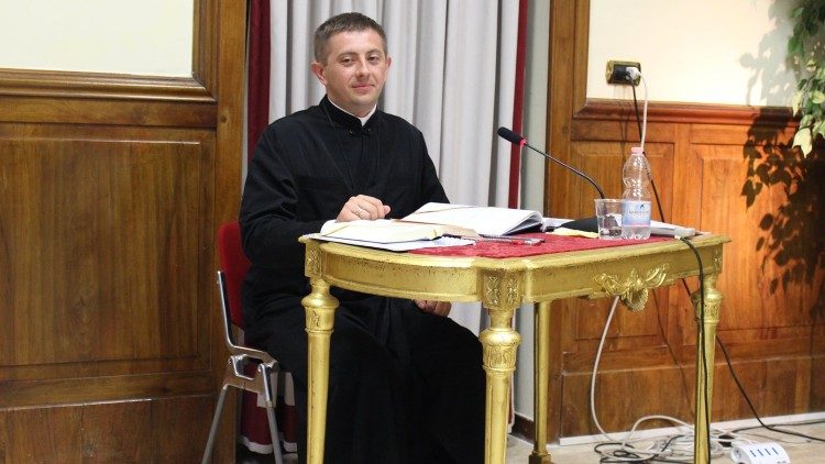 Отець Роман Островський 