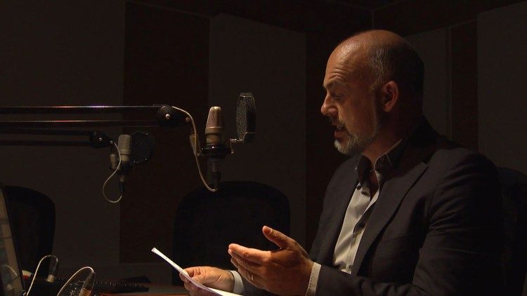 Premiera Hebdomada Papae – renesans łaciny w mediach